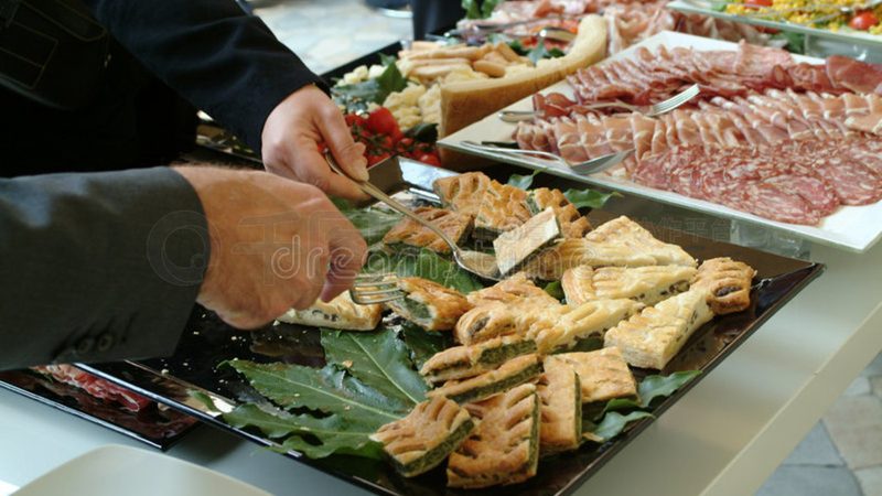 零食批发，如何找到性价比高的“一件起批”好货？**